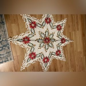 Beautiful christmas holiday table clothes